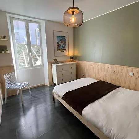 Entierement Renovee Avec Piscine En Plein Coeur De - Corse *