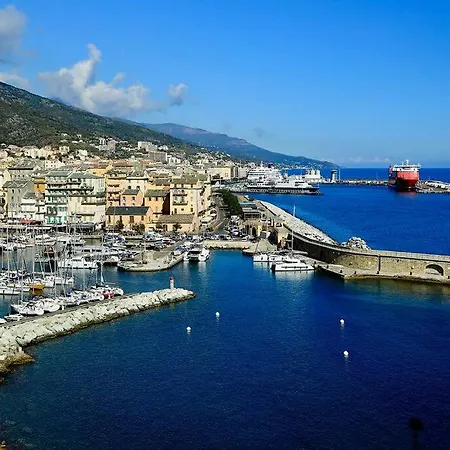 Entierement Renovee Avec Piscine En Plein Coeur De - Corse *