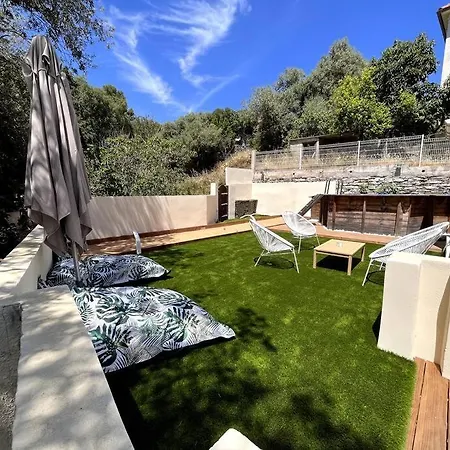 Villa Entièrement Rénovée Avec Piscine En Plein Coeur De - Corse *