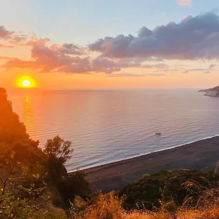 Villa Entièrement Rénovée Avec Piscine En Plein Coeur De - Corse *