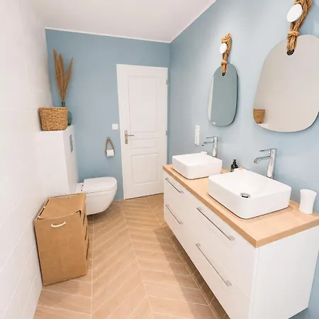 Villa Entierement Renovee Avec Piscine En Plein Coeur De - Corse *