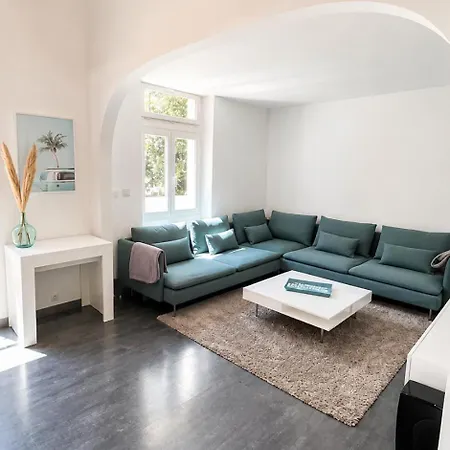 Villa Entierement Renovee Avec Piscine En Plein Coeur De - Corse *