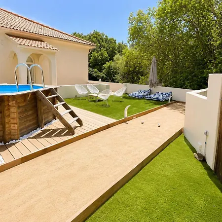 Villa Entierement Renovee Avec Piscine En Plein Coeur De - Corse *