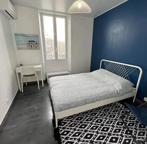 Entierement Renovee Avec Piscine En Plein Coeur De - Corse