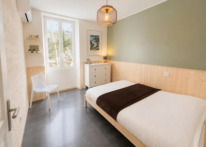 Villa Entièrement Rénovée Avec Piscine En Plein Coeur De - Corse *