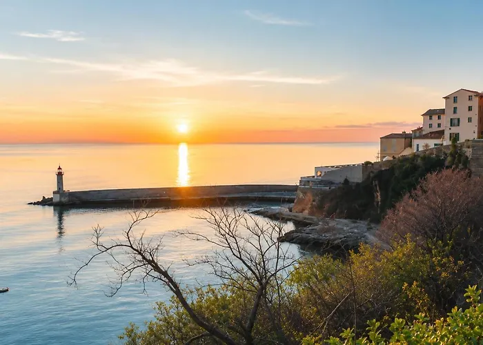 Entièrement Rénovée Avec Piscine En Plein Coeur De - Corse Villa *